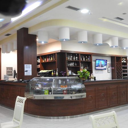Hotel 3 Vellezerit ดูร์เรส ภายนอก รูปภาพ