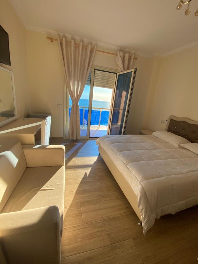 Hotel 3 Vellezerit ดูร์เรส ภายนอก รูปภาพ