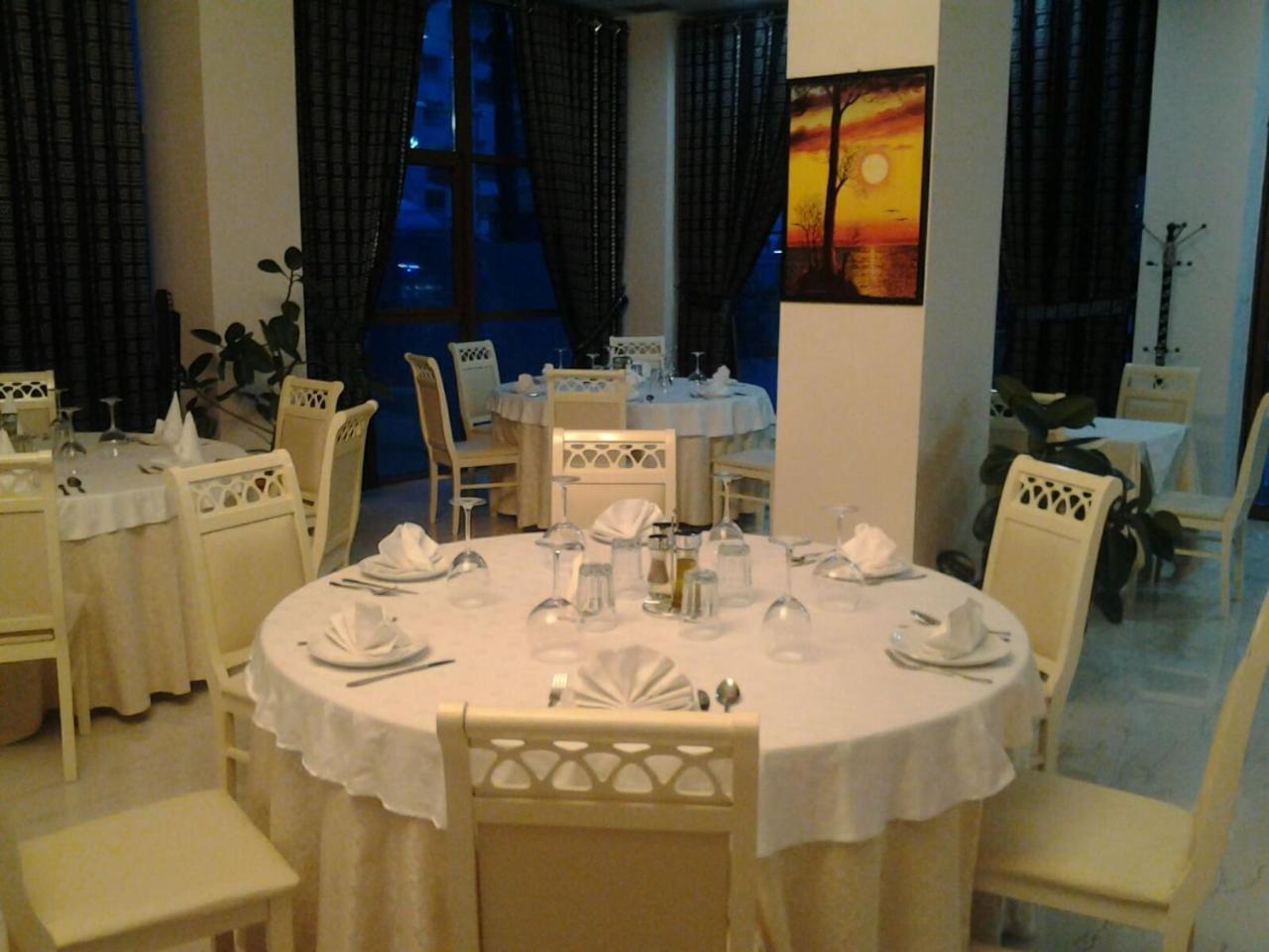 Hotel 3 Vellezerit ดูร์เรส ภายนอก รูปภาพ