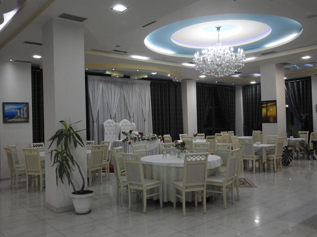 Hotel 3 Vellezerit ดูร์เรส ภายนอก รูปภาพ