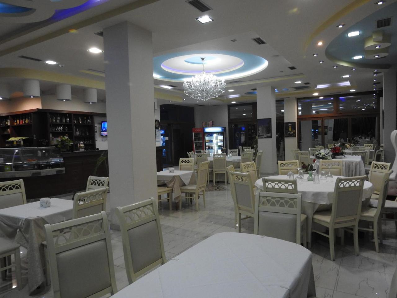 Hotel 3 Vellezerit ดูร์เรส ภายนอก รูปภาพ