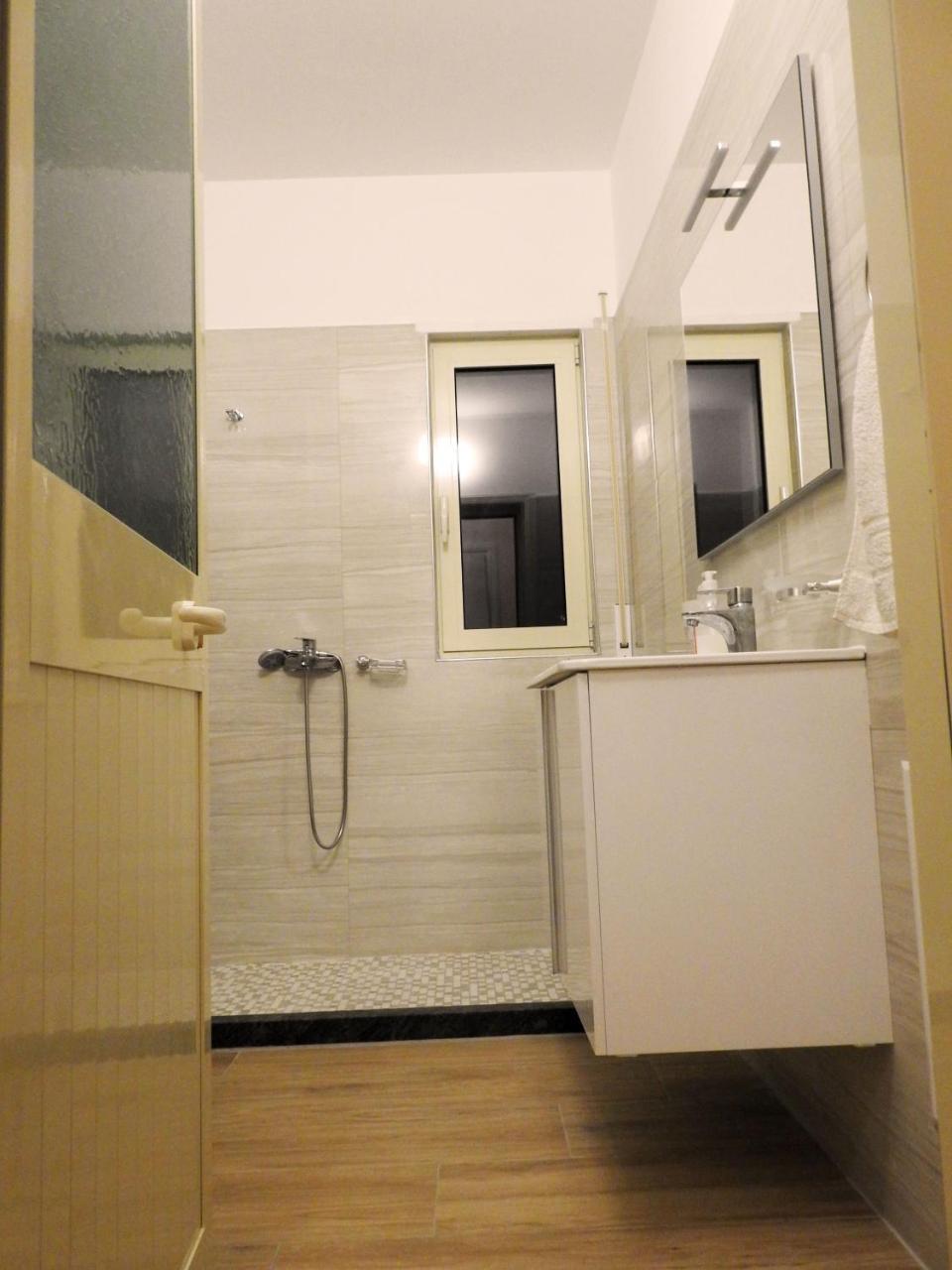 Hotel 3 Vellezerit ดูร์เรส ภายนอก รูปภาพ