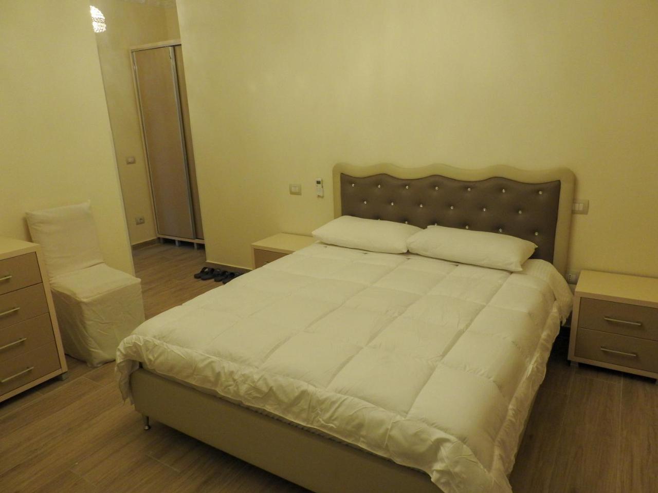 Hotel 3 Vellezerit ดูร์เรส ภายนอก รูปภาพ