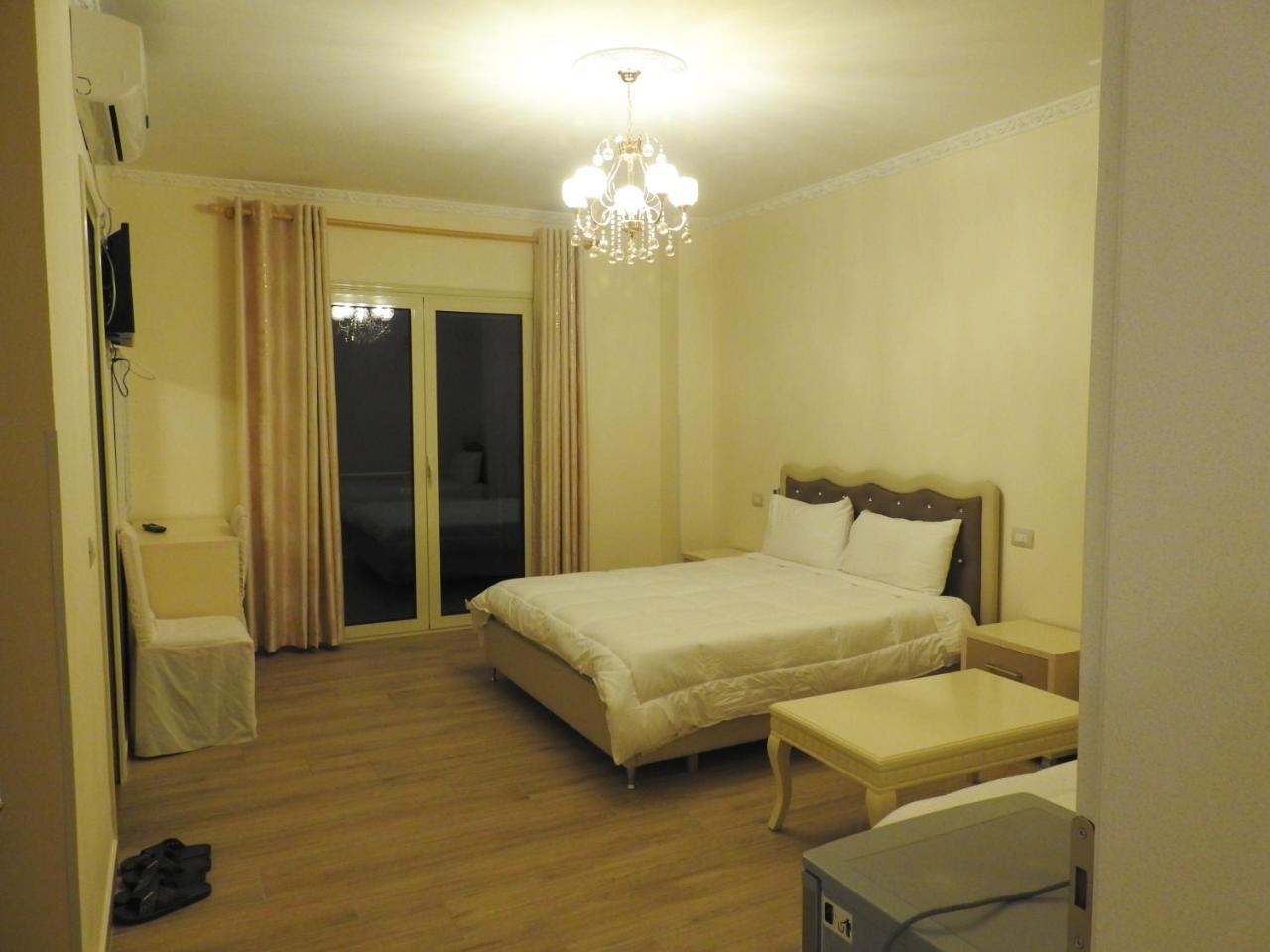 Hotel 3 Vellezerit ดูร์เรส ภายนอก รูปภาพ