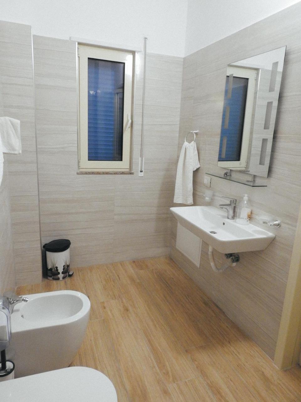 Hotel 3 Vellezerit ดูร์เรส ภายนอก รูปภาพ