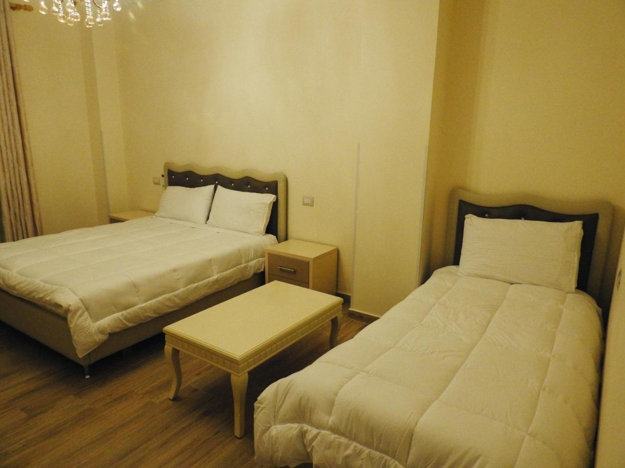 Hotel 3 Vellezerit ดูร์เรส ภายนอก รูปภาพ