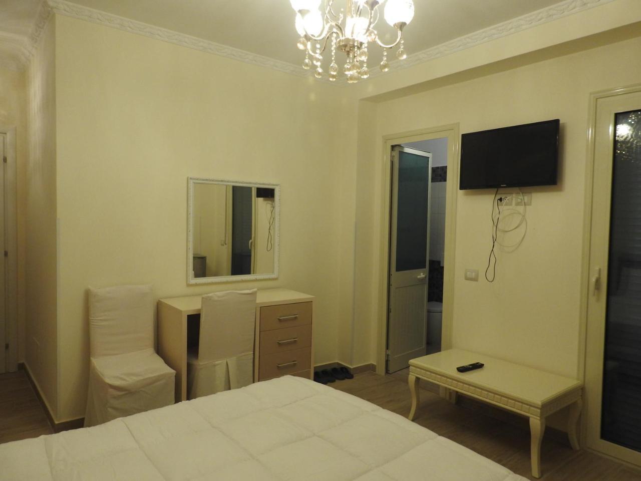Hotel 3 Vellezerit ดูร์เรส ภายนอก รูปภาพ