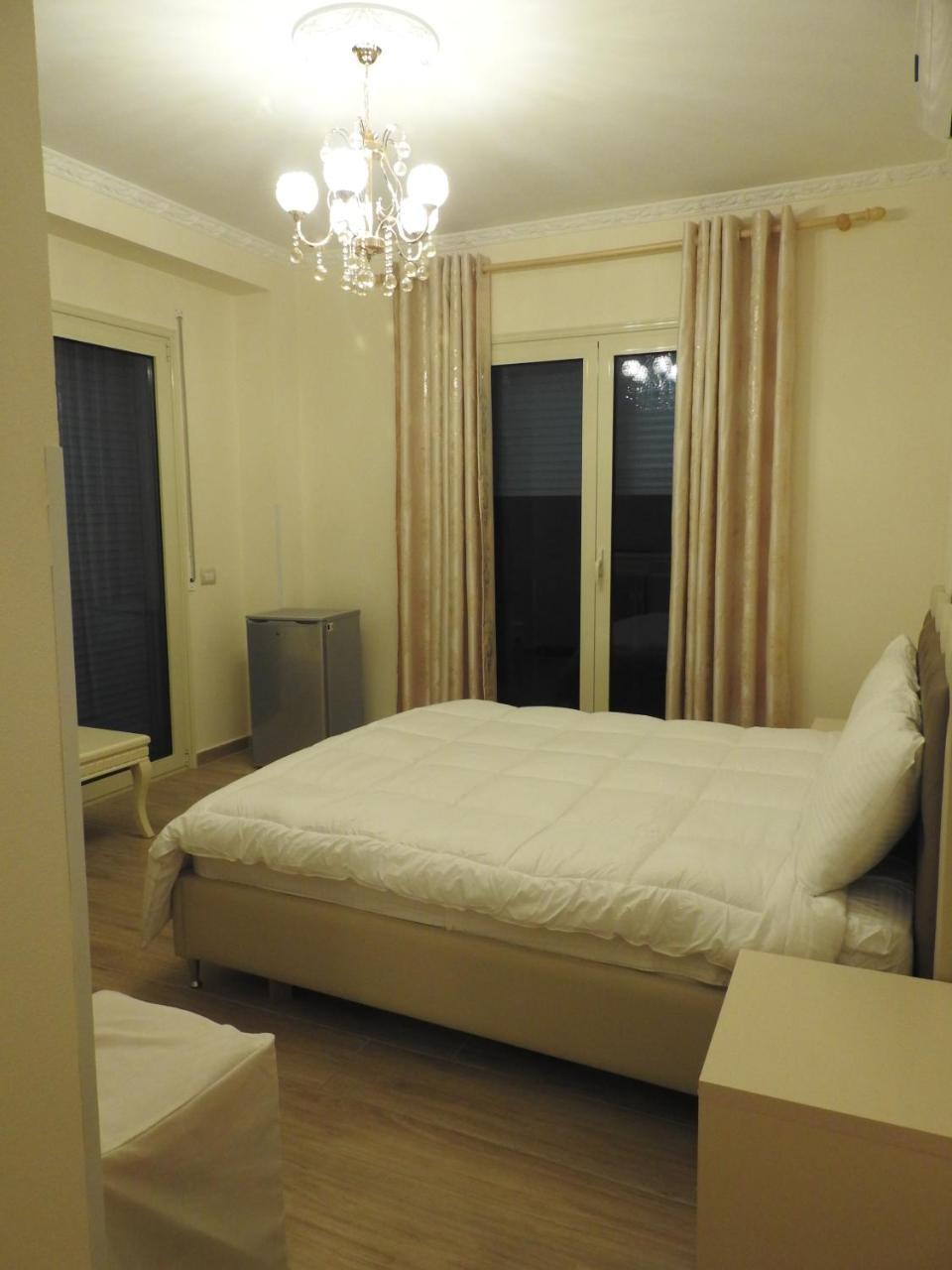 Hotel 3 Vellezerit ดูร์เรส ภายนอก รูปภาพ