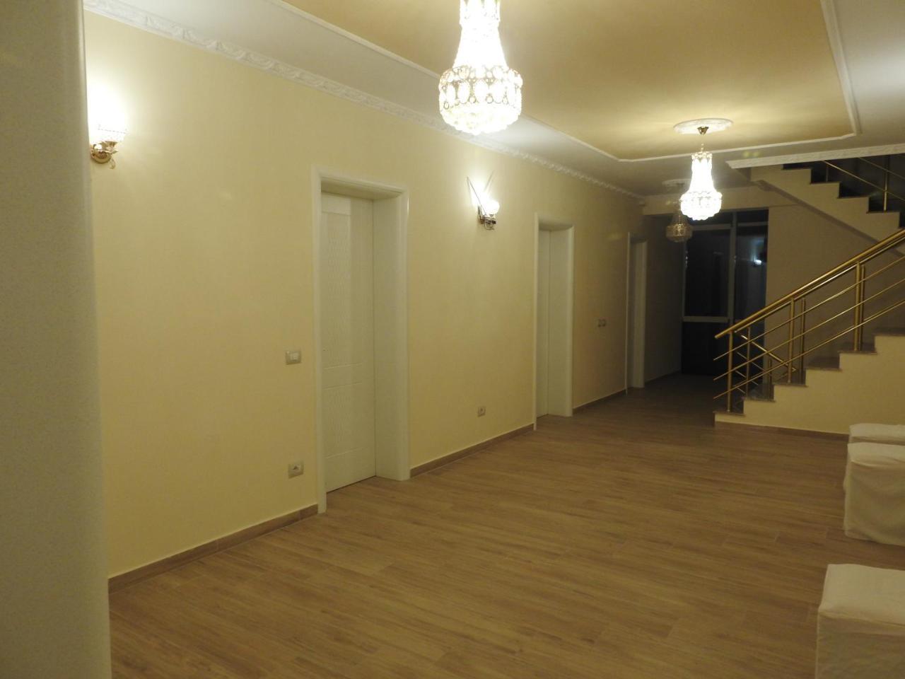 Hotel 3 Vellezerit ดูร์เรส ภายนอก รูปภาพ